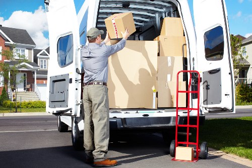 Reliable moving truck service for nearby North London areas
